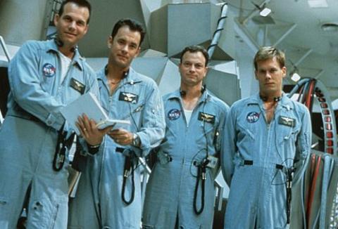 Tom Hanks comandando la tripulación del "Apolo XIII"